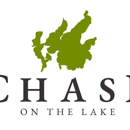 Chase On The Lake Walker Екстер'єр фото